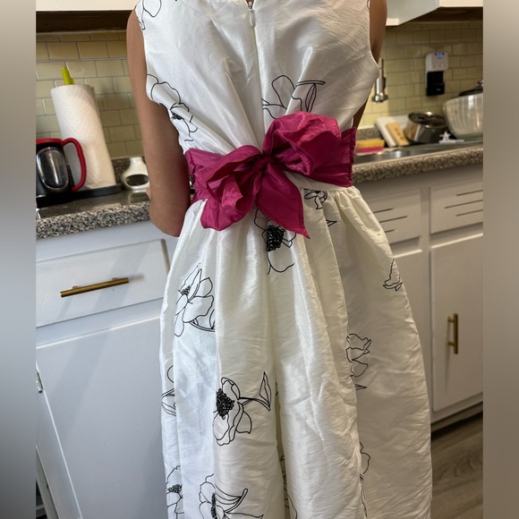 Flowered Dress - Picture 4 of 6